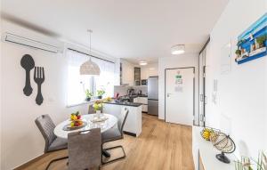 2 Bedroom Nice Apartment In Trogir 