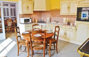 Nice Home In Senlecques With Kitchen