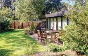 Three-Bedroom Holiday Home In Reutum - 奥特马瑟姆