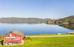 Holiday Home Vågstranda Hjelvik Ii - Tokle
