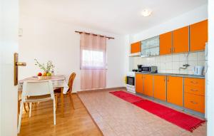 Beautiful apartment in Rovanjska with WiFi and 2 Bedrooms