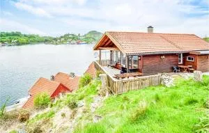 Nice Home In Sjernarøy With Sauna - Mjølsnes