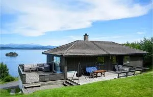 3 Bedroom Stunning Home In Bjoa - Utbjoa