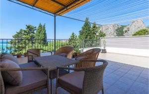 Amazing Apartment In Omis With 3 Bedrooms And Wifi