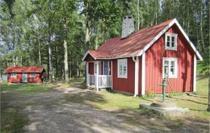 Lovely Home In Hyltebruk With Wifi
