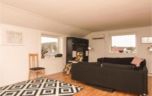 2 Bedroom Lovely Apartment In Väjern