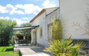 Stunning Home In Villetelle With Wifi, Private Swimming Pool And 3 Bedrooms