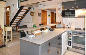 3 Bedroom Amazing Home In Villetelle