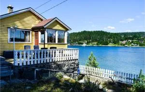 Three-Bedroom Holiday Home In Nordre Frogn - Brevik