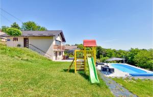 Cozy Home In Dragoslavec With Kitchen