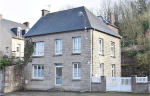 Maisons de vacances Amazing home in Gavray with 3 Bedrooms and WiFi : photos des chambres