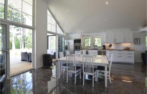 Nice Home In Sjötorp With Kitchen