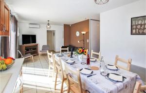 Maisons de vacances Pet Friendly Home In Rochefort Du Gard : photos des chambres