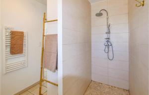 Maisons de vacances Pet Friendly Home In Rochefort Du Gard : photos des chambres