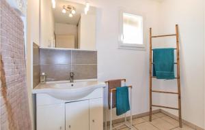 Maisons de vacances Pet Friendly Home In Rochefort Du Gard : photos des chambres