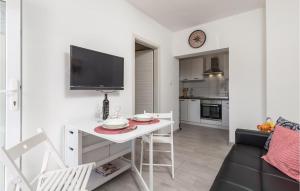 Nice apartment in Cres with WiFi and 2 Bedrooms