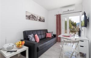 Nice Apartment In Cres With Wifi 