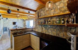 Beautiful Apartment In Smokvica Krmpotska With Wifi, 2 Bedrooms And Outdoor Swimming Pool
