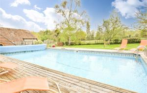 Maisons de vacances Beautiful Home In Vieux-pont-en-auge With Outdoor Swimming Pool, Wifi And 6 Bedrooms : photos des chambres