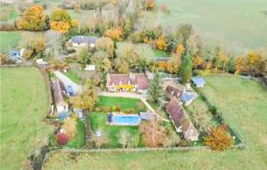 Maisons de vacances 6 Bedroom Gorgeous Home In St Pierre En Auge : photos des chambres