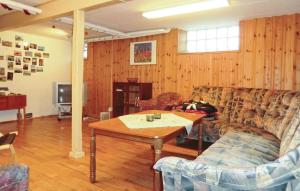 Awesome Home In Tomelilla With Kitchen