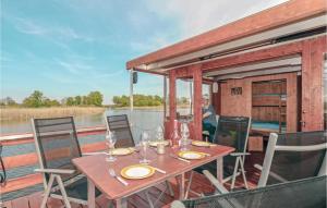 Nice Ship-boat In Radewege With 2 Bedrooms