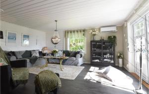 Cozy Home In Hjo With Wifi