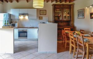 Maisons de vacances Beautiful home in Trie-Chteau with 2 Bedrooms and WiFi : photos des chambres