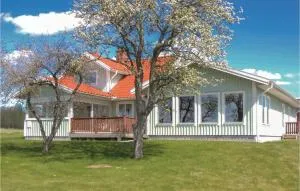 Beautiful Home In Vessigebro With Sauna - Blixtorp