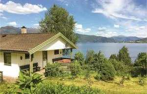 Holiday Home Balestrand Stokkabø - 旺斯内斯
