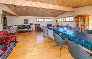 5 Bedroom Gorgeous Home In Fjørtoft