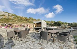 Gorgeous Apartment In Sibenik With Wifi 