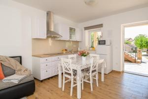 Apartment Bruneta 2 with Terrace 