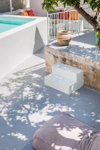 Bohemian Nest - Cheerful 2-Bedroom Villa with pool