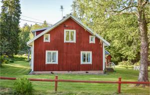 Awesome Apartment In Rönneshytta