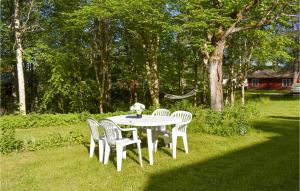 Awesome Apartment In Rönneshytta