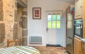 Maisons de vacances Amazing home in Rouess Vass with 2 Bedrooms and WiFi : photos des chambres