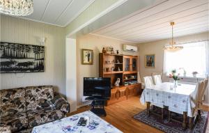 Cozy Home In Vänersborg With Wifi