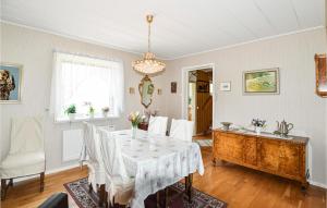 Cozy Home In Vänersborg With Wifi