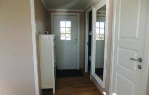 Gorgeous Home In Löttorp With Wifi