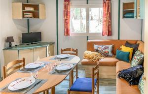 Maisons de vacances Stunning home in LAiguillon-la-Presqu : photos des chambres