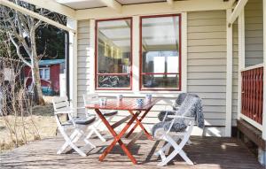 Two-Bedroom Holiday Home In Ingaro