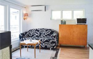 Two-Bedroom Holiday Home In Ingaro