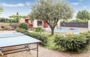 Maisons de vacances Amazing Home In Viols With Outdoor Swimming Pool, Wifi And 3 Bedrooms : photos des chambres