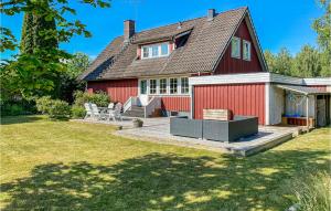 Awesome Home In Vittaryd With 5 Bedrooms And Wifi