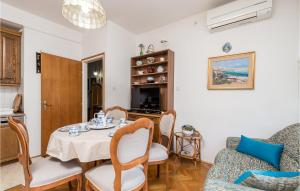 Awesome Apartment In Lovran With 2 Bedrooms And Wifi