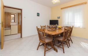 Amazing Home In Kraj With 6 Bedrooms, Wifi And Outdoor Swimming Pool