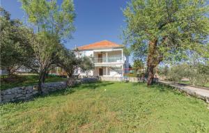 Amazing Home In Kraj With 6 Bedrooms, Wifi And Outdoor Swimming Pool