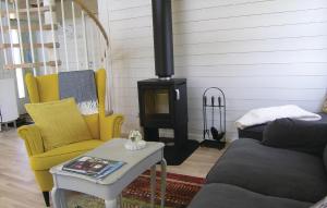 2 Bedroom Cozy Home In Lidhult