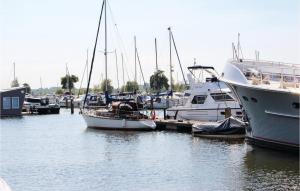 2 Bedroom Beautiful Home In Ermelo